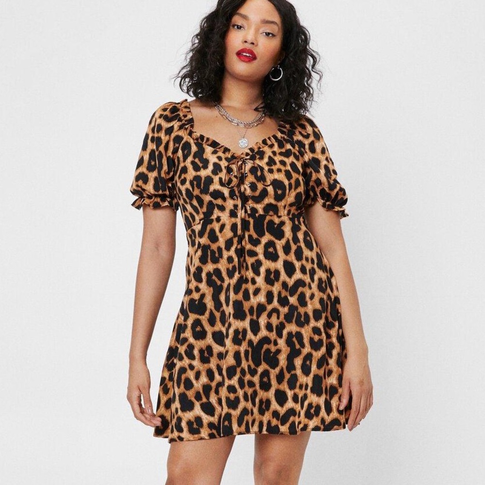 Nasty Gal - Plus Size Lace Up Puff Sleeve Leopard Mini Dress - Size 24